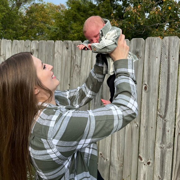 Meet your Posher, Kelsie!! - Picture 2 of 7